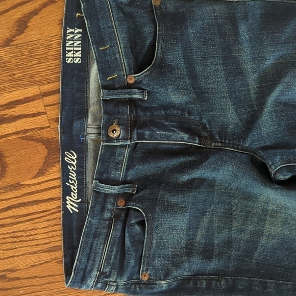Madewell Jeans Skinny blue denim jeans.  Ripped knee Darker wash  W 29 L 32 - Picture 4 of 12